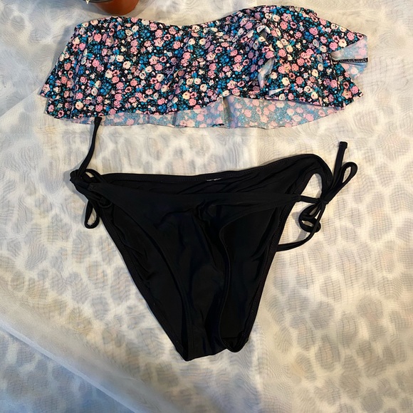 • 2 PIECE • - Picture 2 of 3